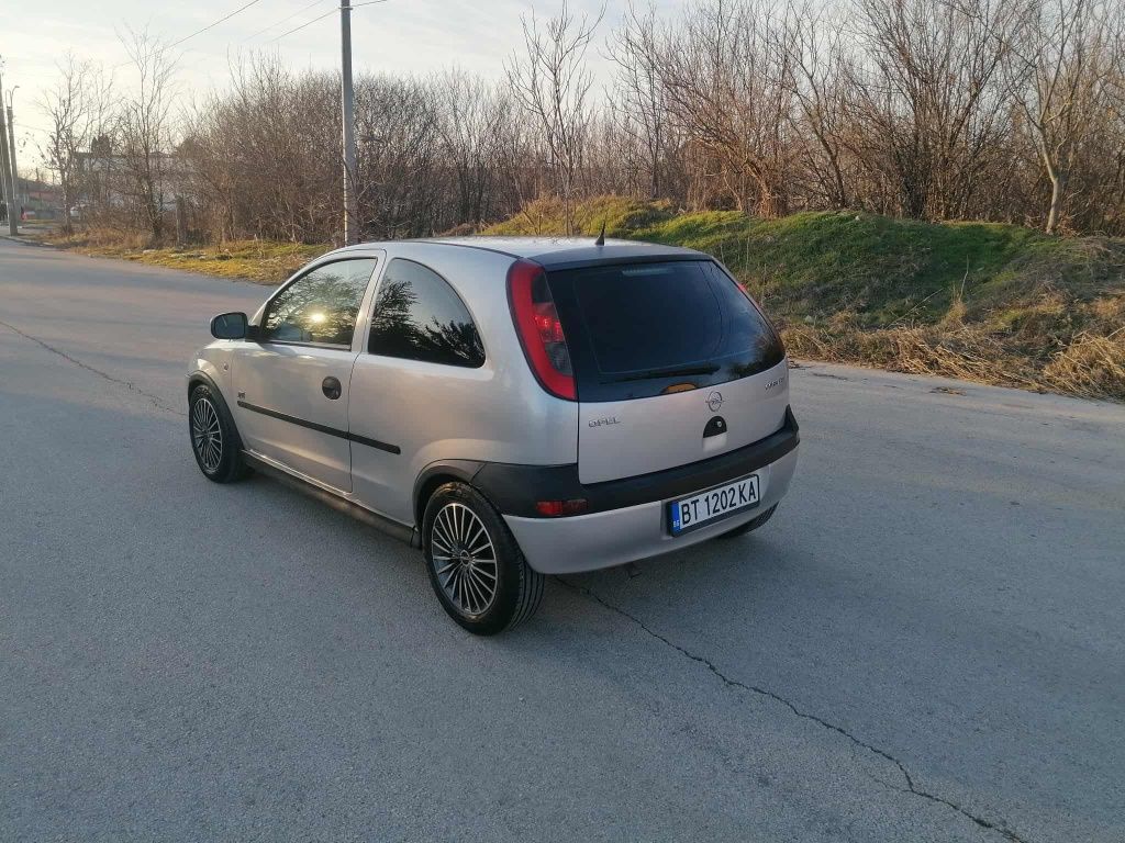Opel Corsa 1.2 бензин с газов инжекцион