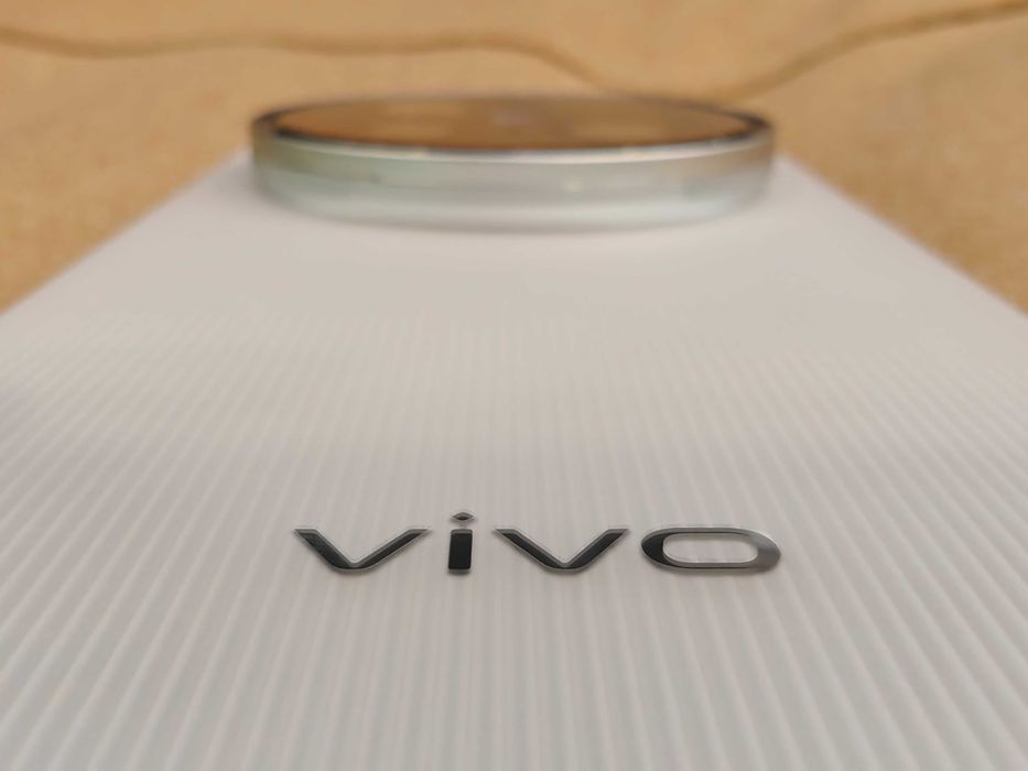 Нов Vivo X200 Ultra 12/256 Silver - Zeiss 50+200+50;SD8 Elite;6000mAh