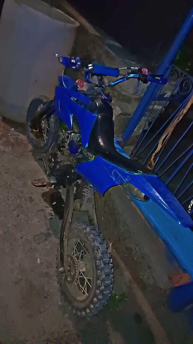 Vând sau schimb cros de 125 cc