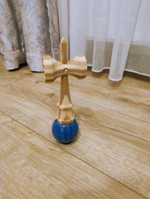 Kendama din lemn de bambus