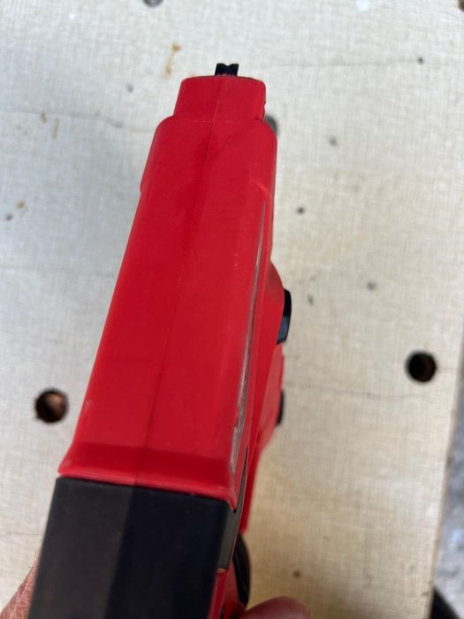 Capsator pe acumulator Milwaukee M12 BST