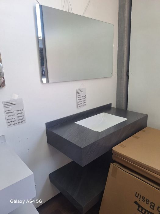 Ваннаға раквина, жана, ұсталмаған