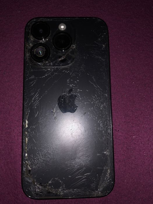 Здравейте продавам iphone 14 Дисплея му е за смяна става и за части