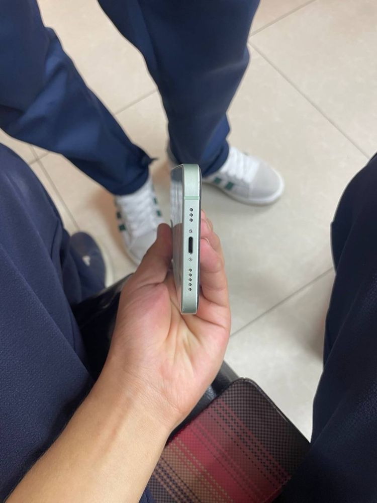 Iphone 12 sotilad