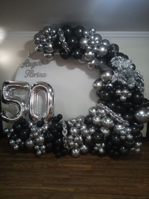 Realizez decoruri de baloane