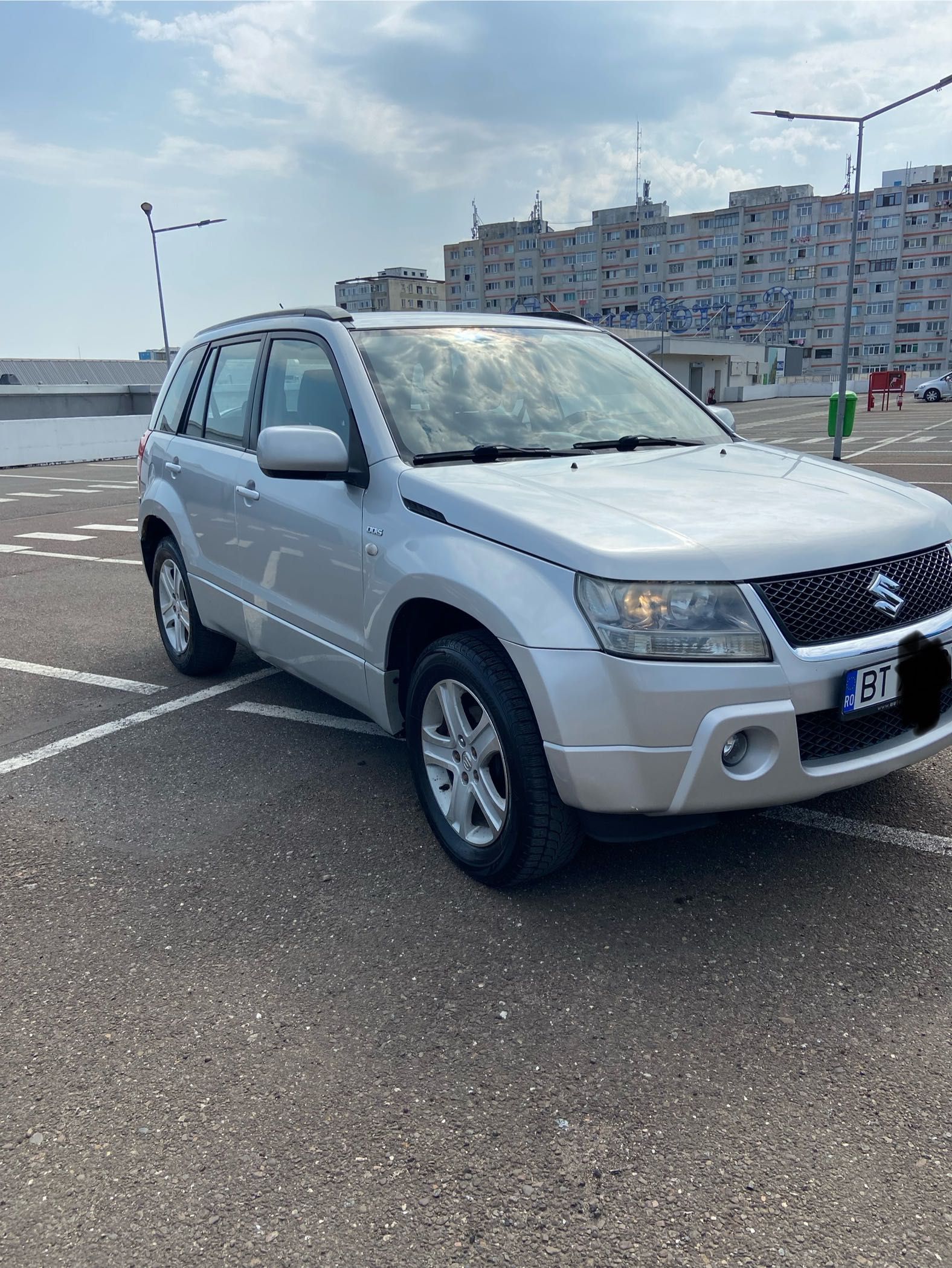 Vând suzuki grand vitara