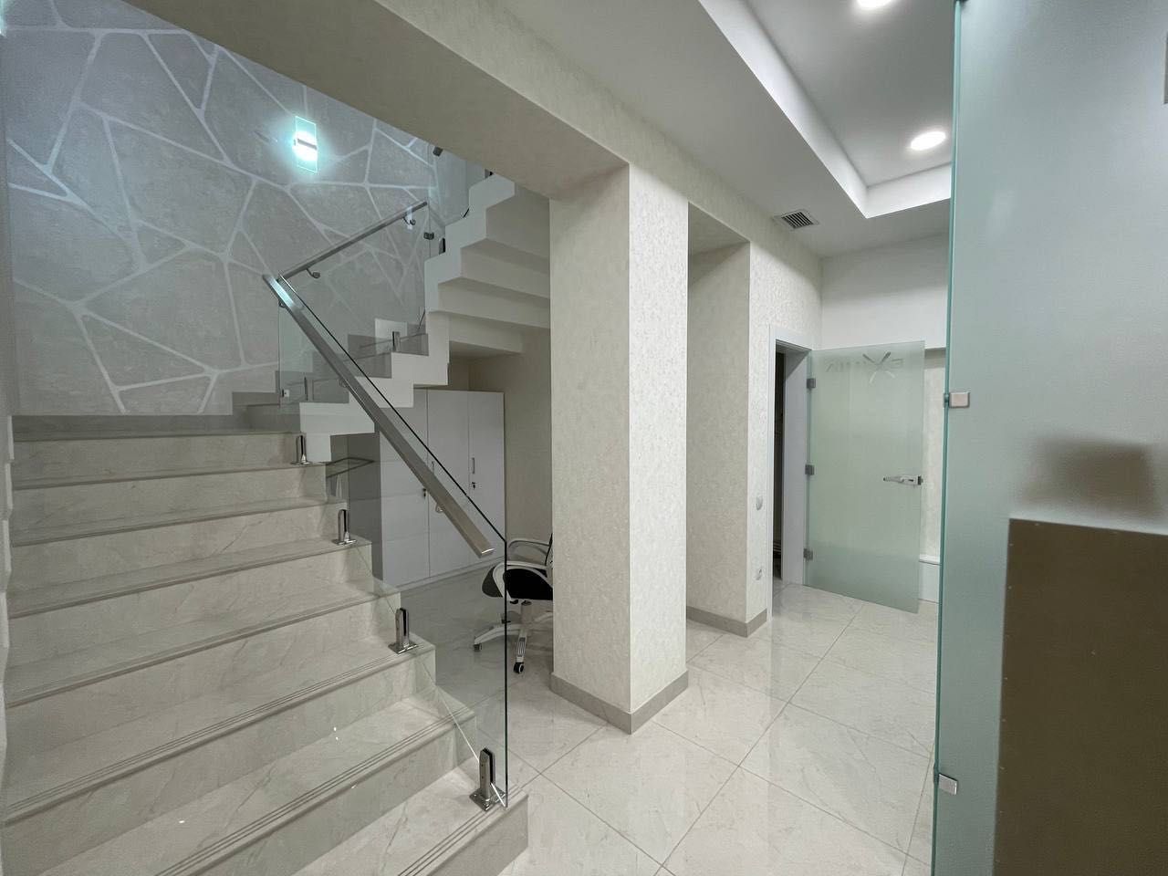 аренда коммерческого помещения. 190м2. метро: БИЙ.