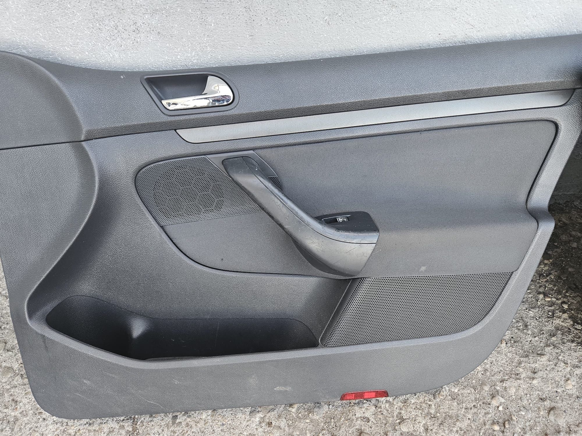 Fete uși golf 5 limuzina