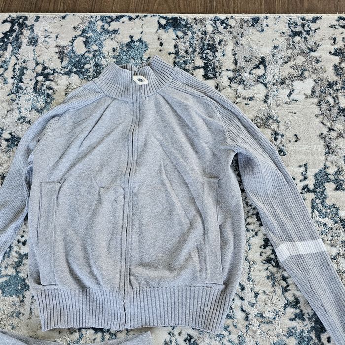 Vând treninguri diferite modele