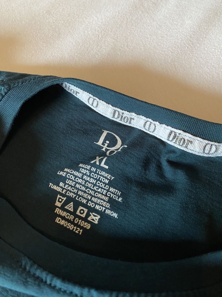 Tricou Dior XL fit L, autentic, 300lei, impecabil
