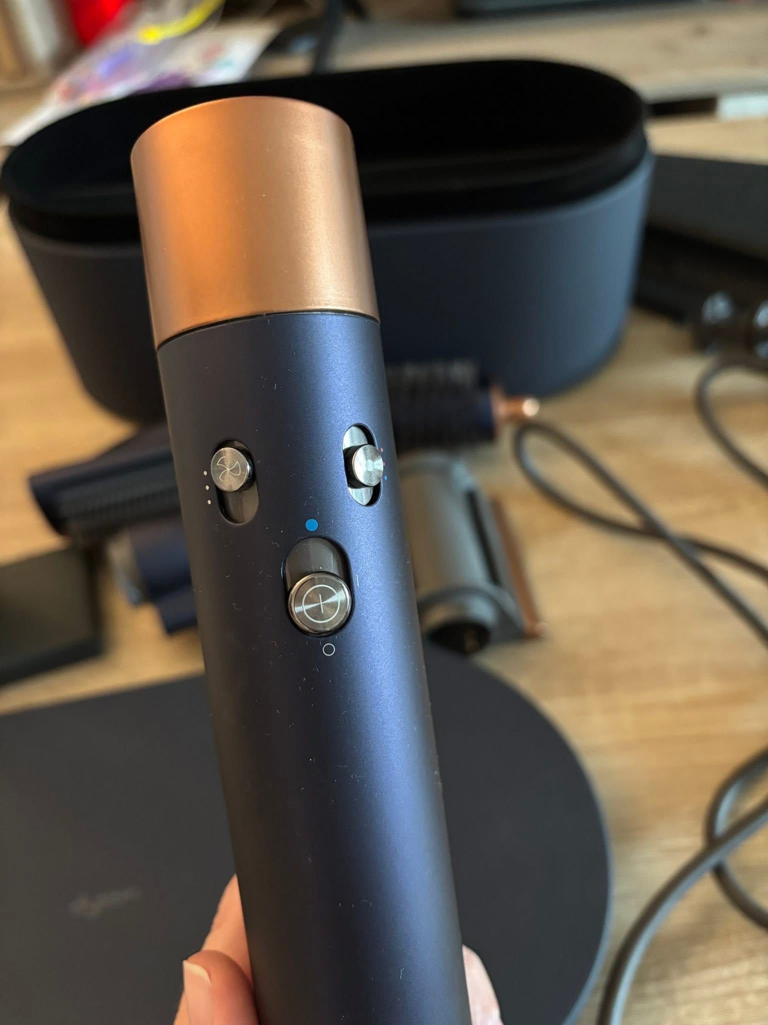 Продавам Dyson Airwrap Complete – 450 лв