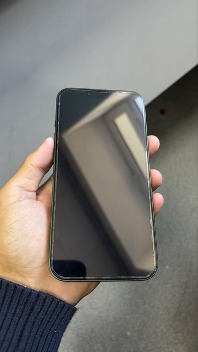 продам iPhone 13
