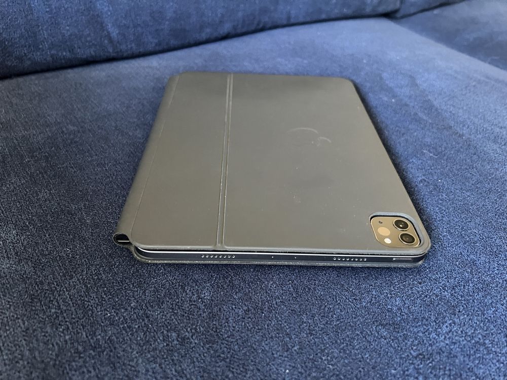 iPad Pro 11-inch M1 (3rd Generation) + Magic Keyboard