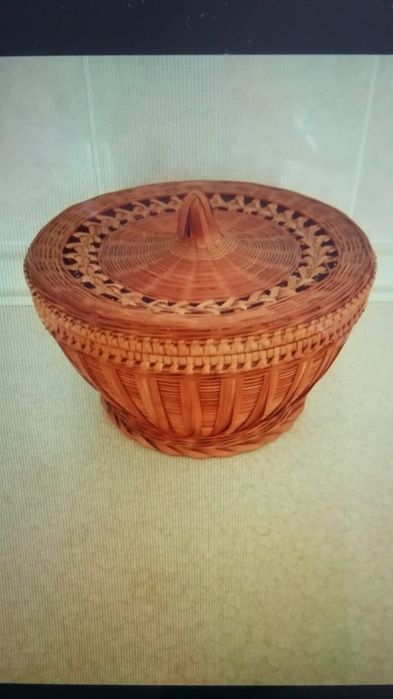 Соломенный короб с крышкой.