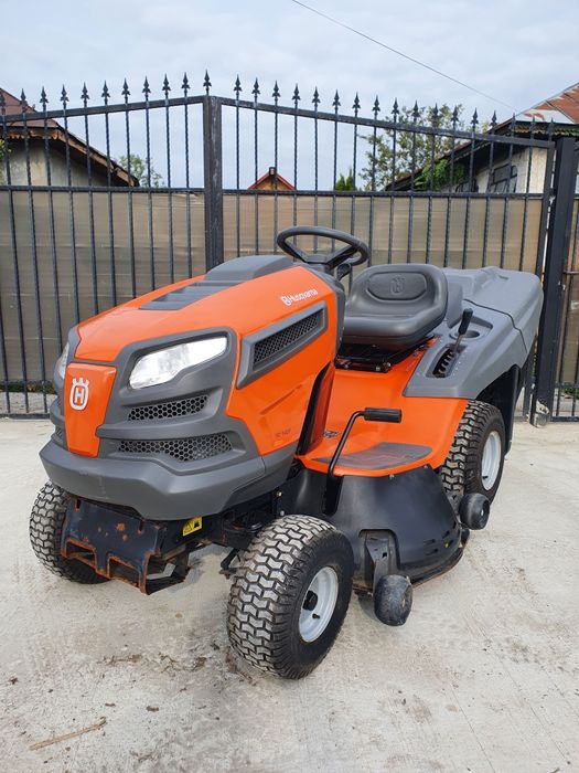 Tractoras de tuns iarba gazon Husqvarna TC 142T