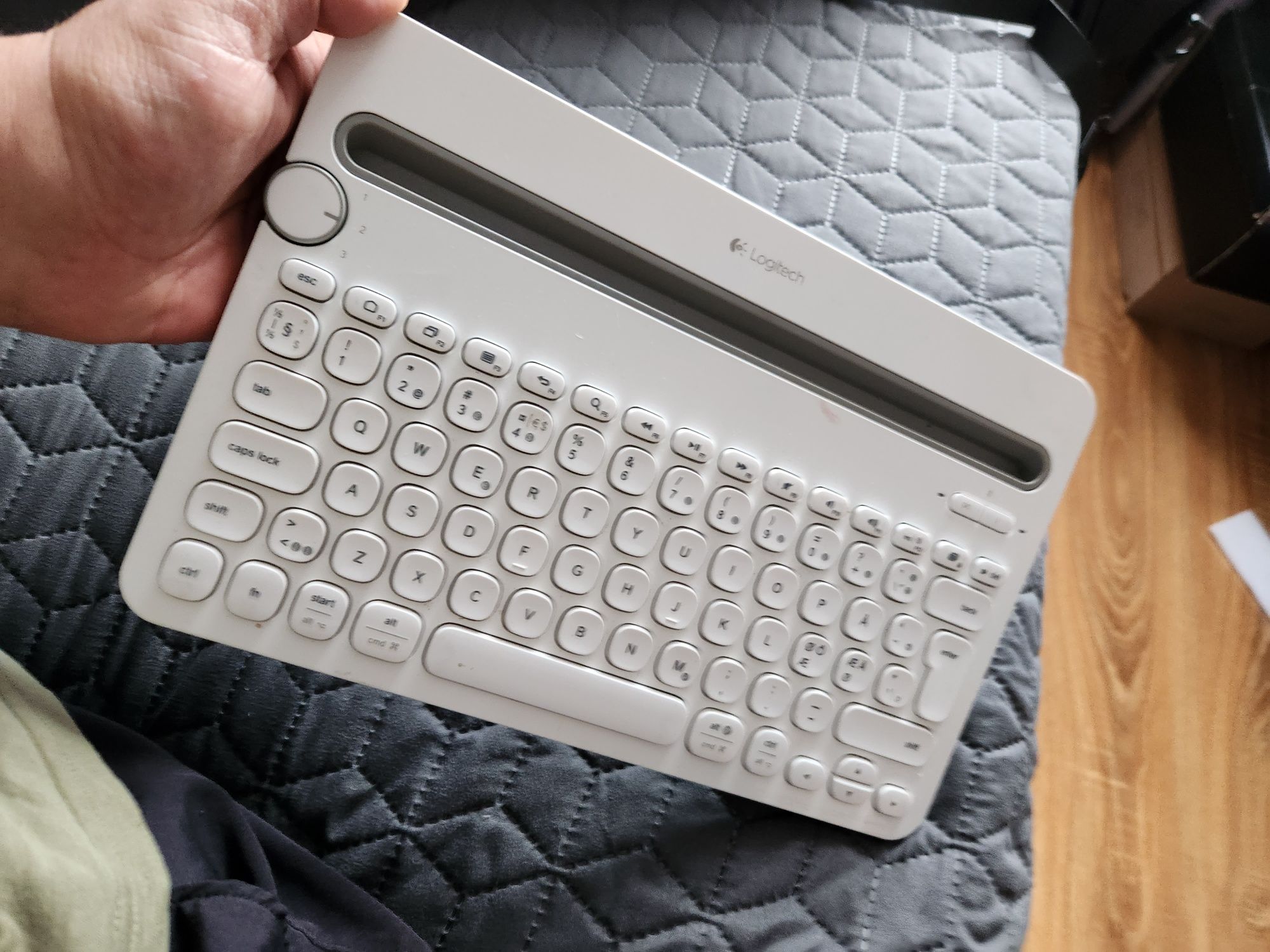 Vând tastatura Logitech K480 Multidevice