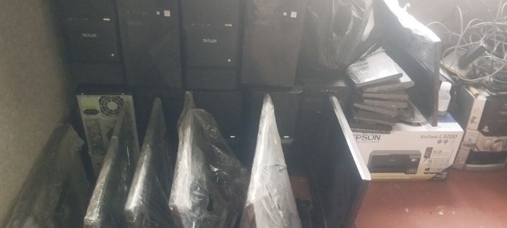 Kompyuter kamplekt 10 ta sotiladi