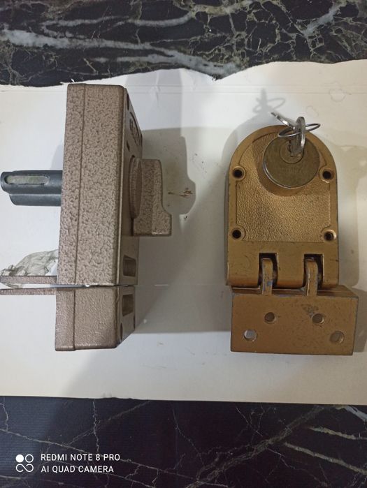 Замки для дома разные