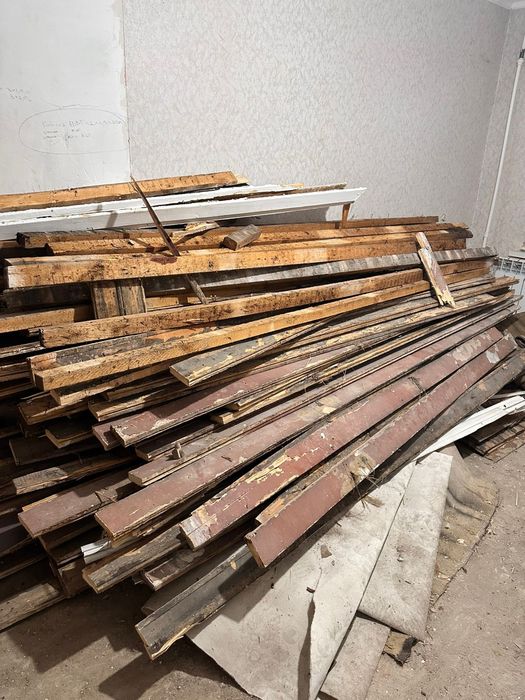 Деревянные полы, двери шкафа на топку