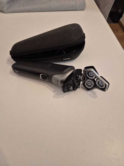 Aparat de ras, bărbierit Philips