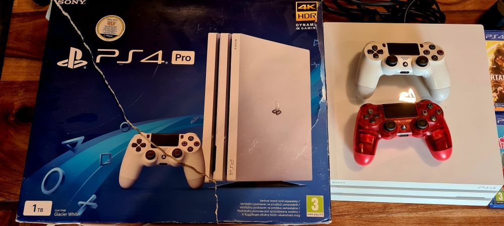 PS 4 Pro , 1 TB , 2 controllere + 4 jocuri , încărcător  dublu