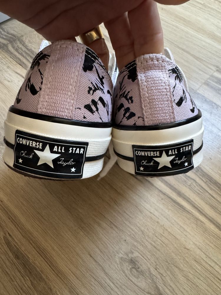 Оригинални шикозни цветни кецове Converse ! 37,5 н