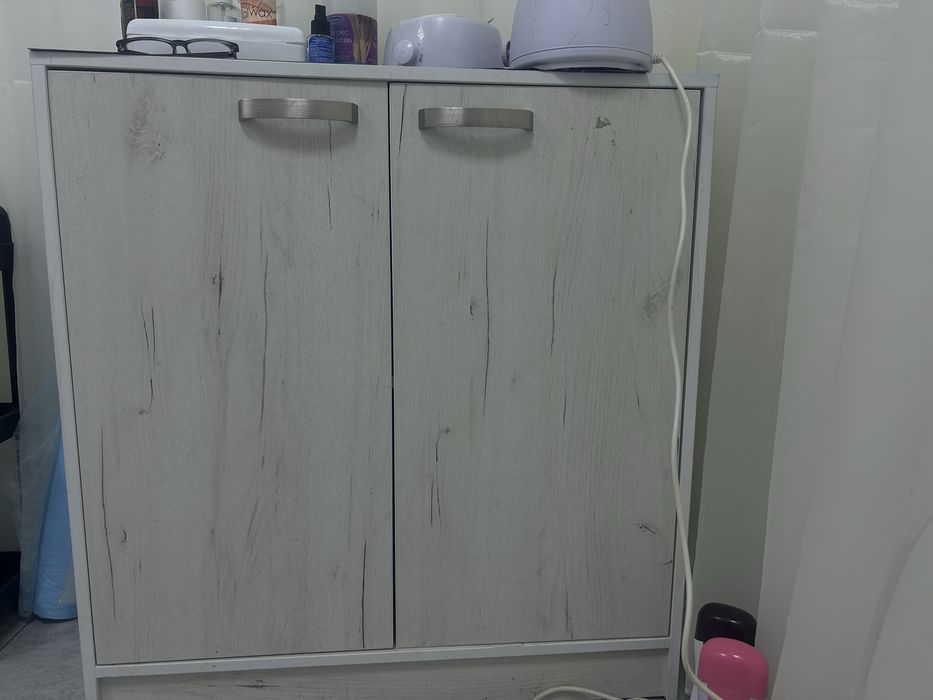 Подам мебель тумбу большая и маленькая