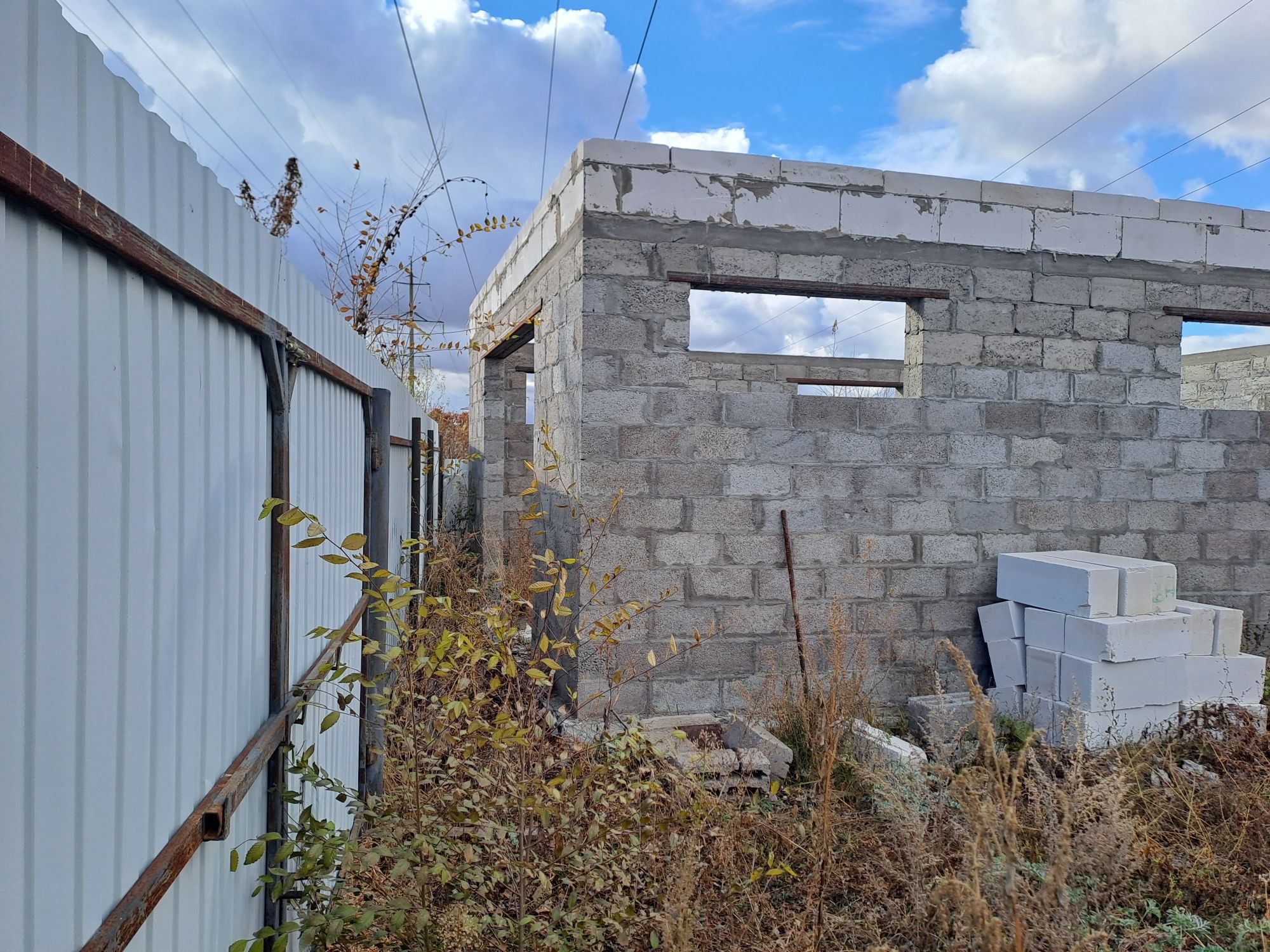 Продам участок с домом.