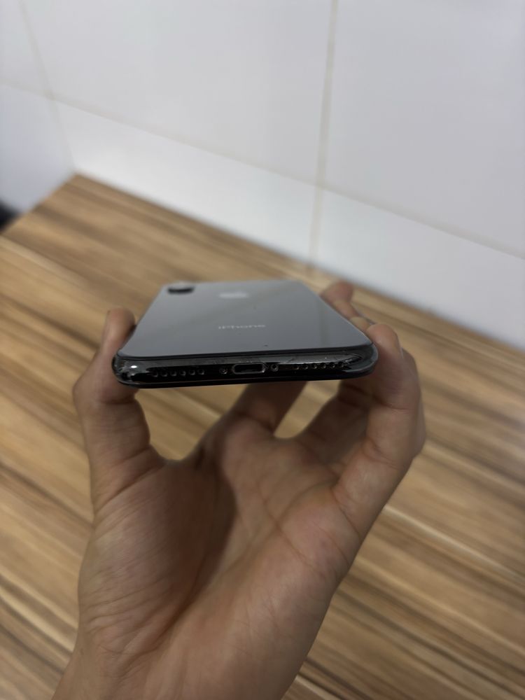 Продаю IPhone X!Состаяния:нормально.нету тру тона и фейс ид!