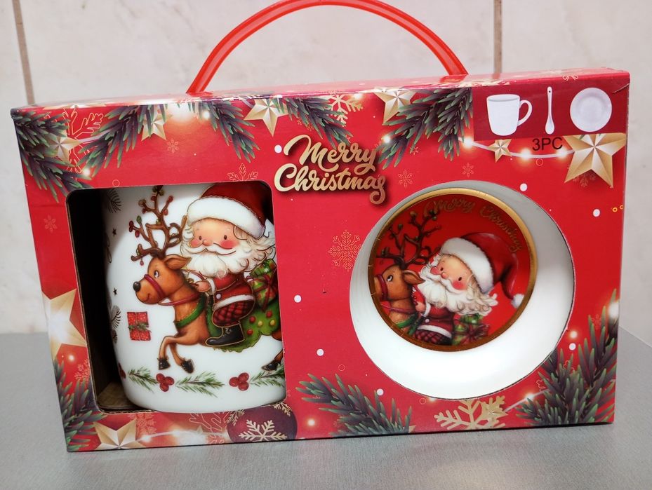 Set Crăciun: conține cană de ceai, farfurie și linguriță