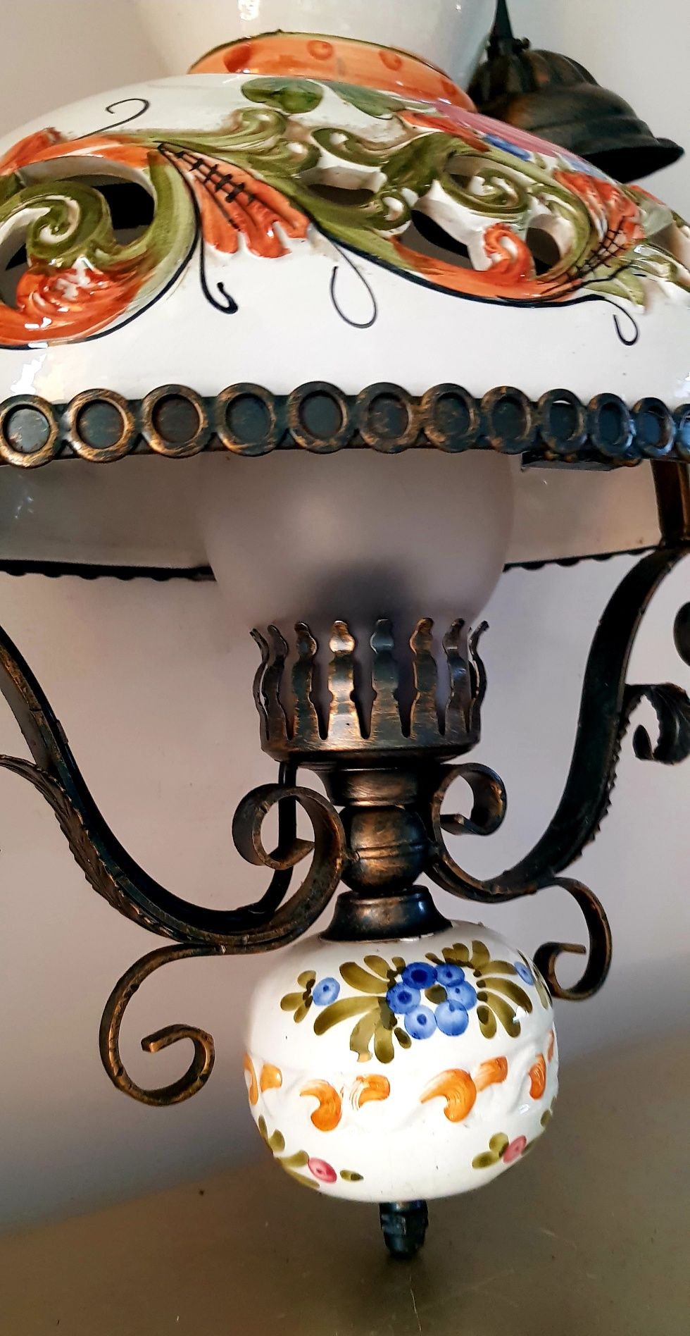 Candelabru vechi din ceramică și  fier forjat