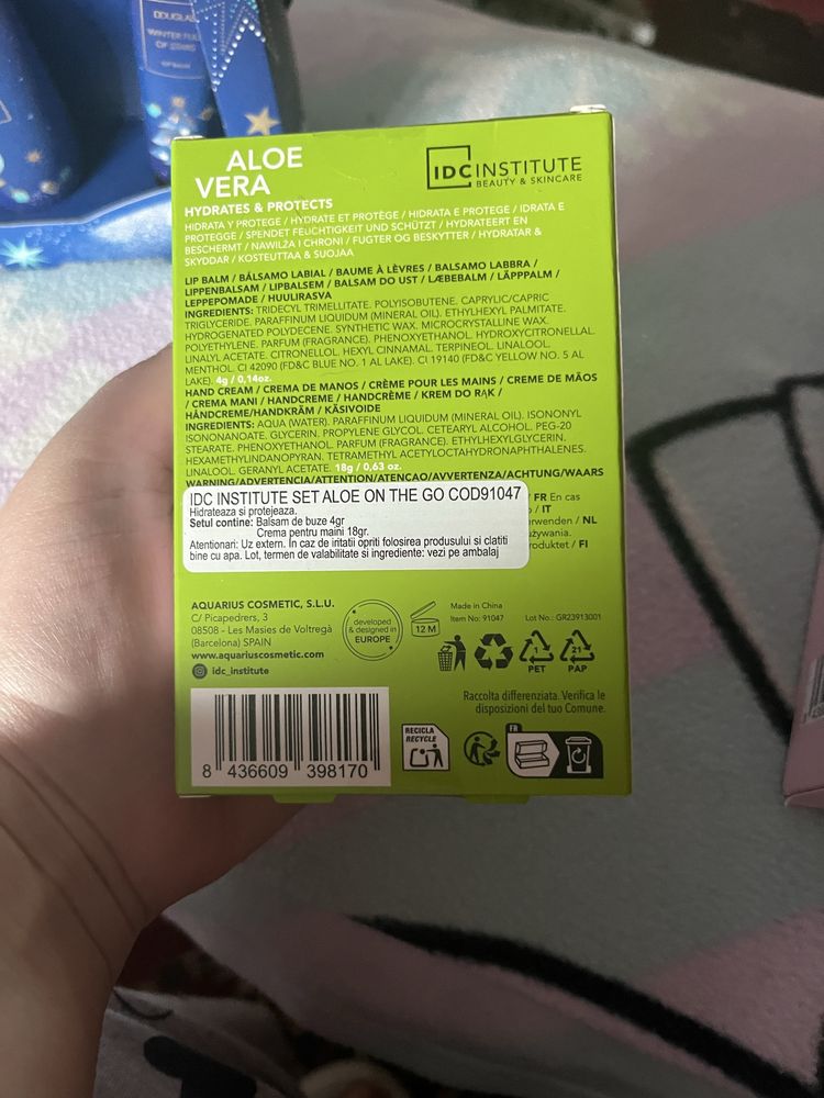 Set ingrijire balsam buze + crema maini sau sare de baie