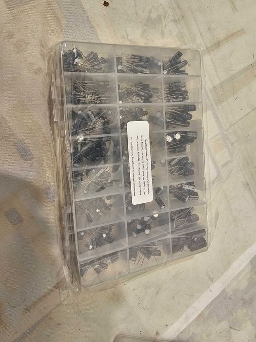 Pachet kit condensatori electrolitici 500buc depanare