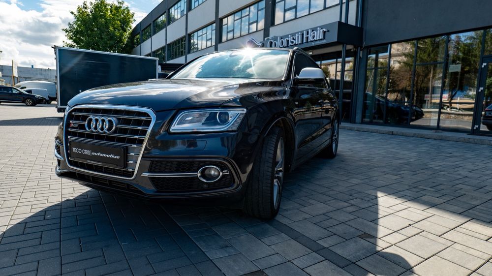 Audi Q5.  2015 3.0