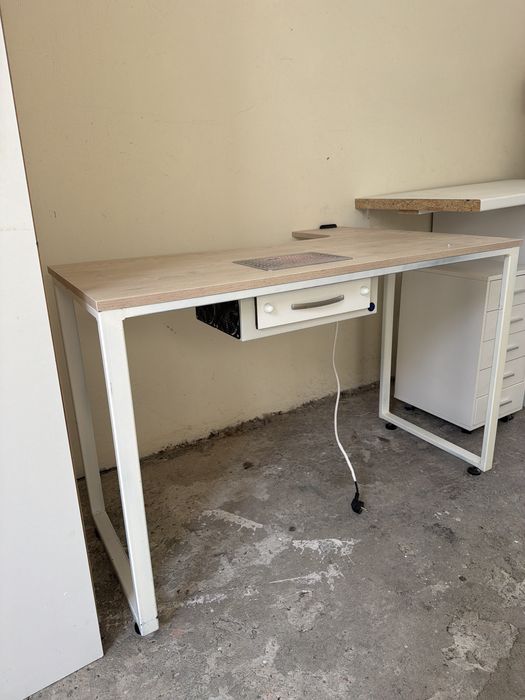 Маникюрна маса без прахоуловител