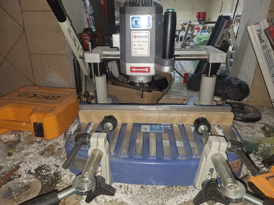 Продается оборудование для  сборки пластиковых рам