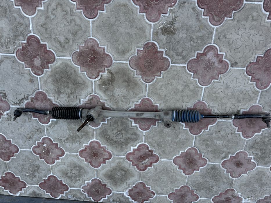 Рулевая рейка оригинал, на Тойоту Ярис 2010 года выпуска