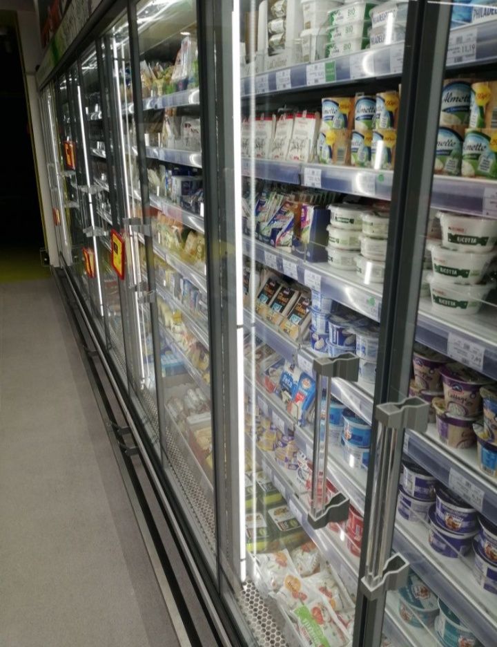 Construcții vitrine frigorifice 1200 euro m liniar
