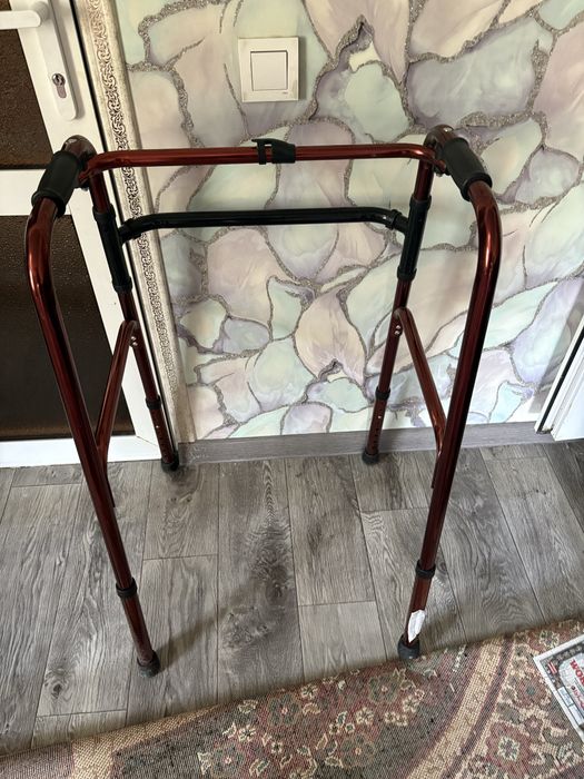 Ходунки шагающие, поддерживающие