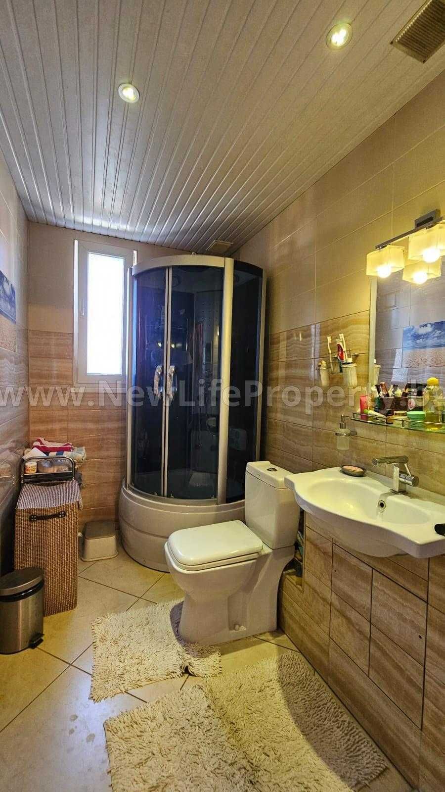 Продава се двуетажна къща в град Средец, област Бургас