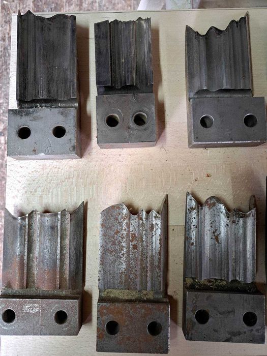 Cutite profilate pentru strung automat de prelucrarea lemnului