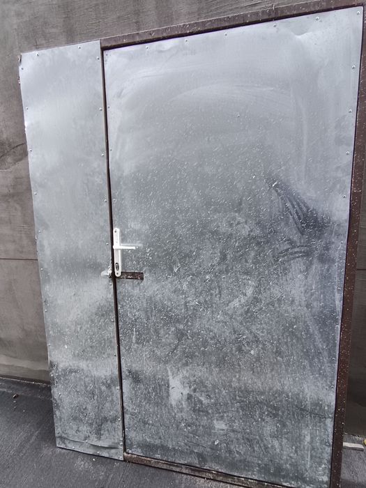 Ușa metalica de santier