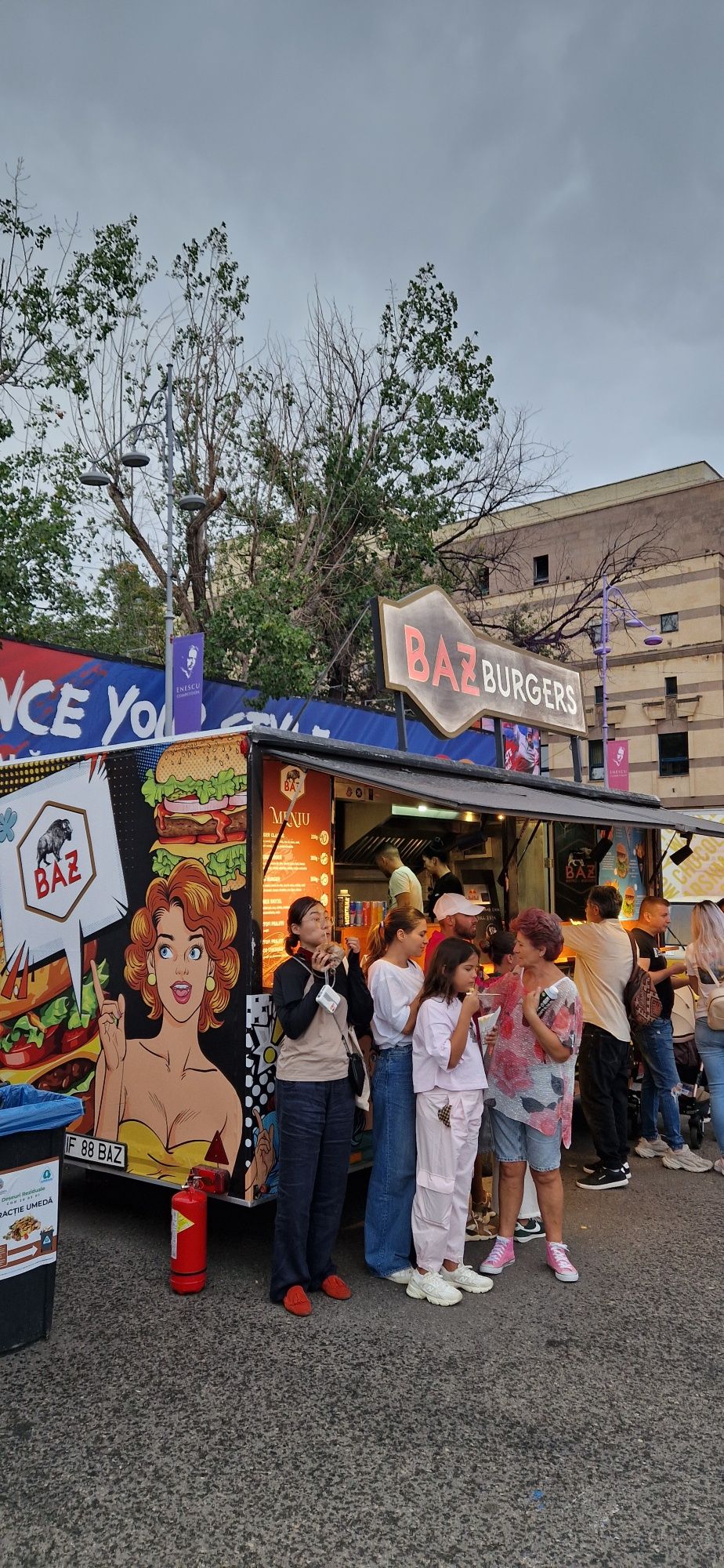 Burger Food Truck de Închiriat Evenimente Reclame Catering Street Food
