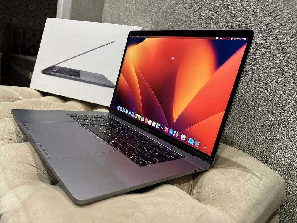 * Apple MacBook Pro 15 A1990 Core i7 2018 года для работы с графикой