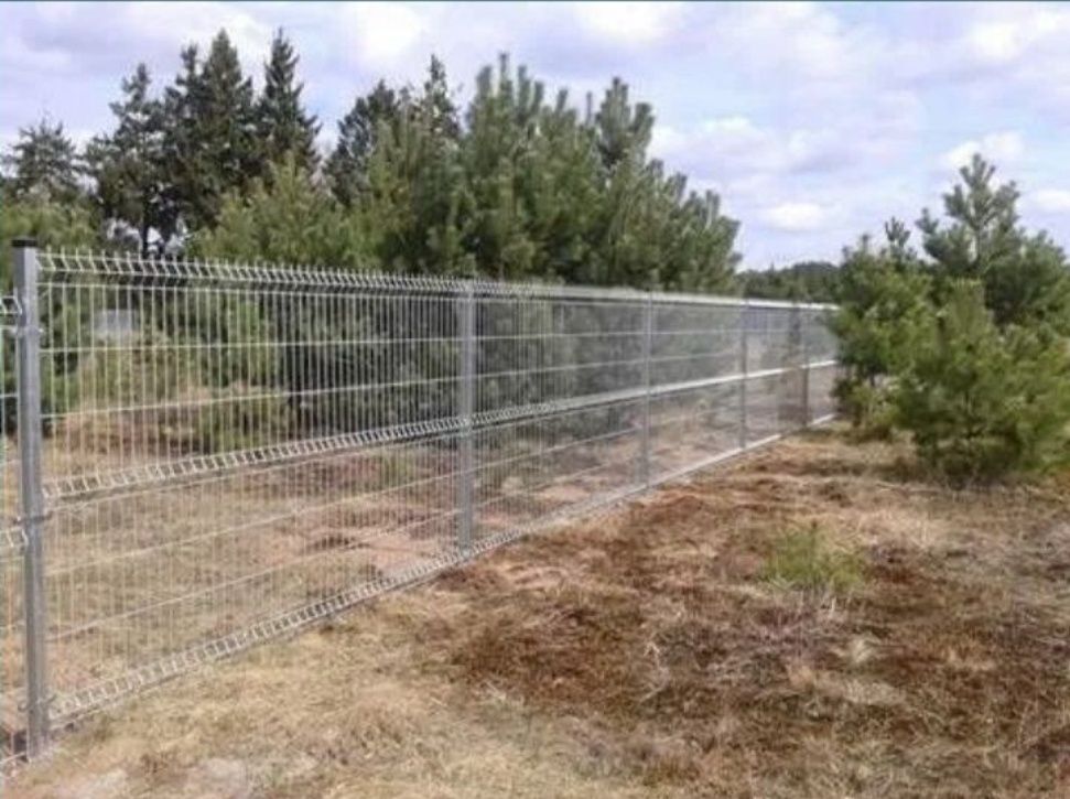 Gard din plasă bordurată
