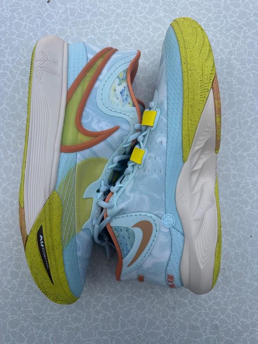 Bascheți Nike model 2023