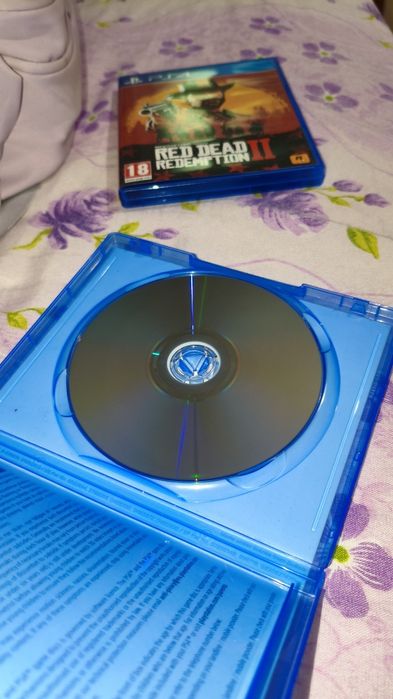 PS4 slim с два контролера и две игри  !!!