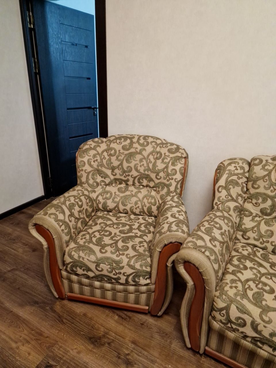 Продаётся диван ,два кресла