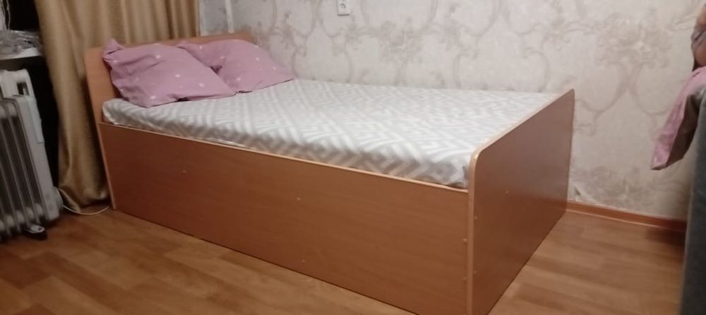 Продам  кровать без матраса