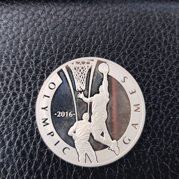 Продам серебрянную монету